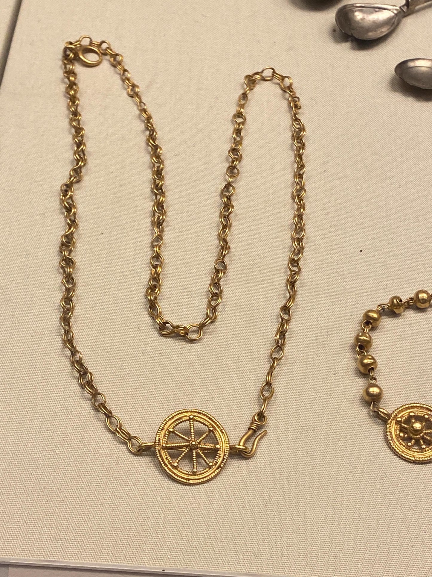 Romeins zonnewiel, Massief zilver.