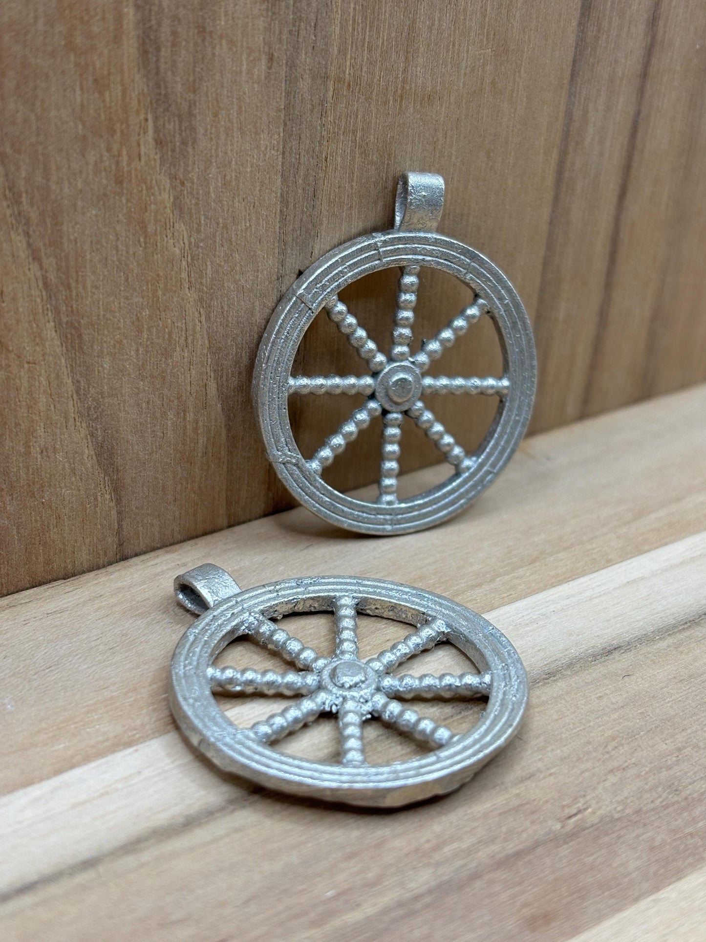 Romeins zonnewiel, Massief zilver.